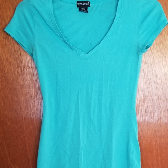 Wet Seal Tops - ❤ Wet Seal V-neck Tee